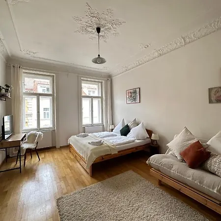 3bdr Bohemian Style Flat With Balcony דירה *