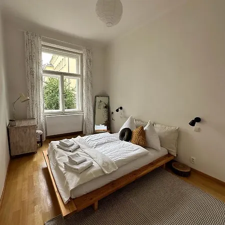 דירה 3bdr Bohemian Style Flat With Balcony פראג