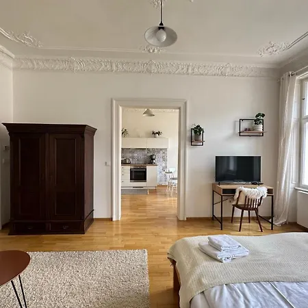 דירה 3bdr Bohemian Style Flat With Balcony פראג