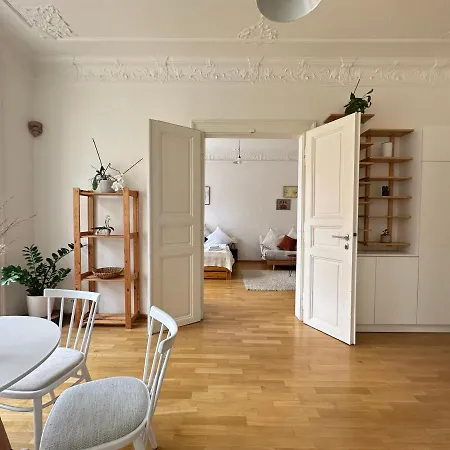 3bdr Bohemian Style Flat With Balcony דירה פראג