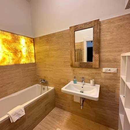 דירה 3bdr Bohemian Style Flat With Balcony *