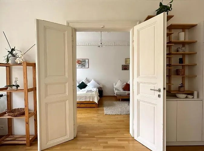 3bdr Bohemian Style Flat With Balcony 아파트 *