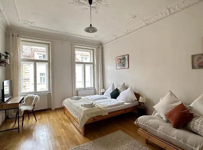 3bdr Bohemian Style Flat With Balcony 아파트 *