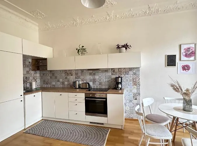 3bdr Bohemian Style Flat With Balcony