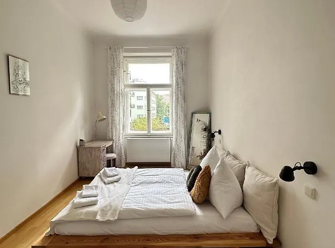 3bdr Bohemian Style Flat With Balcony 아파트