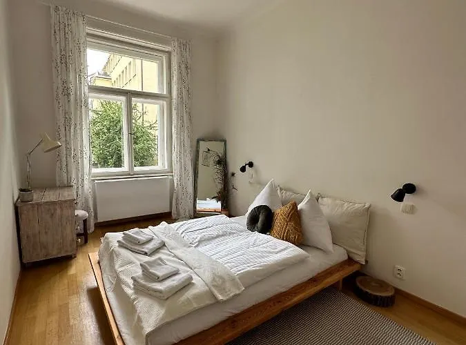 아파트 3bdr Bohemian Style Flat With Balcony 프라하