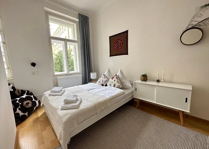 3bdr Bohemian Style Flat With Balcony *