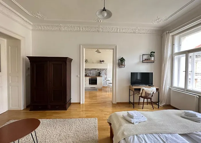 아파트 3bdr Bohemian Style Flat With Balcony 프라하
