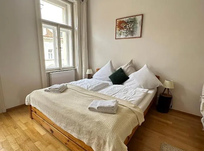 3bdr Bohemian Style Flat With Balcony *