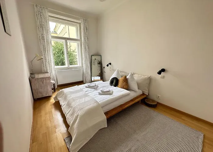 아파트 3bdr Bohemian Style Flat With Balcony 프라하