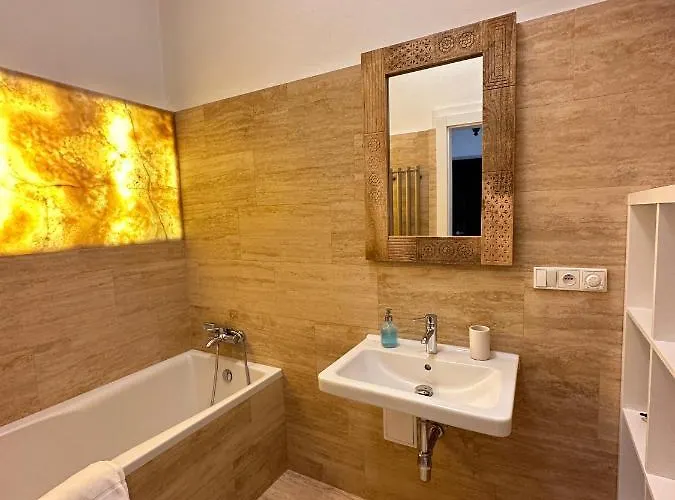 아파트 3bdr Bohemian Style Flat With Balcony *