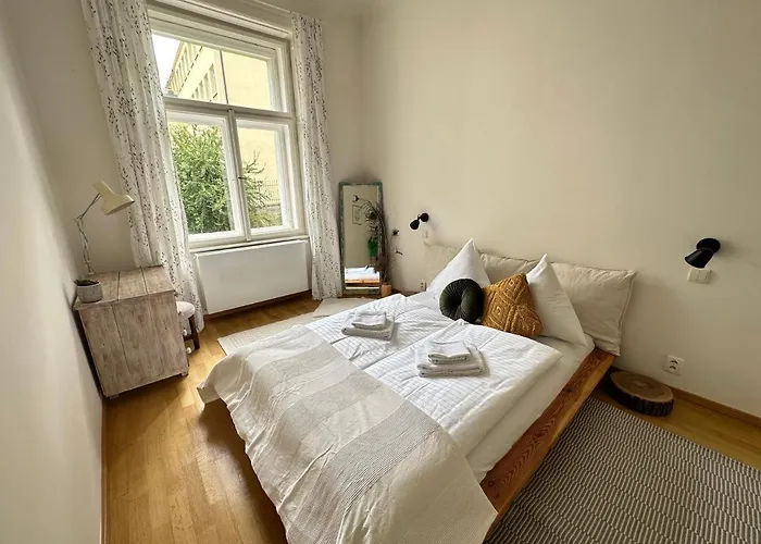 3bdr Bohemian Style Flat With Balcony Appartement Praag