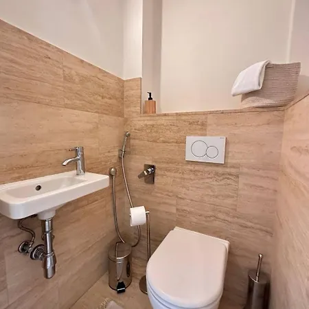 3bdr Bohemian Style Flat With Balcony Apartament Praga